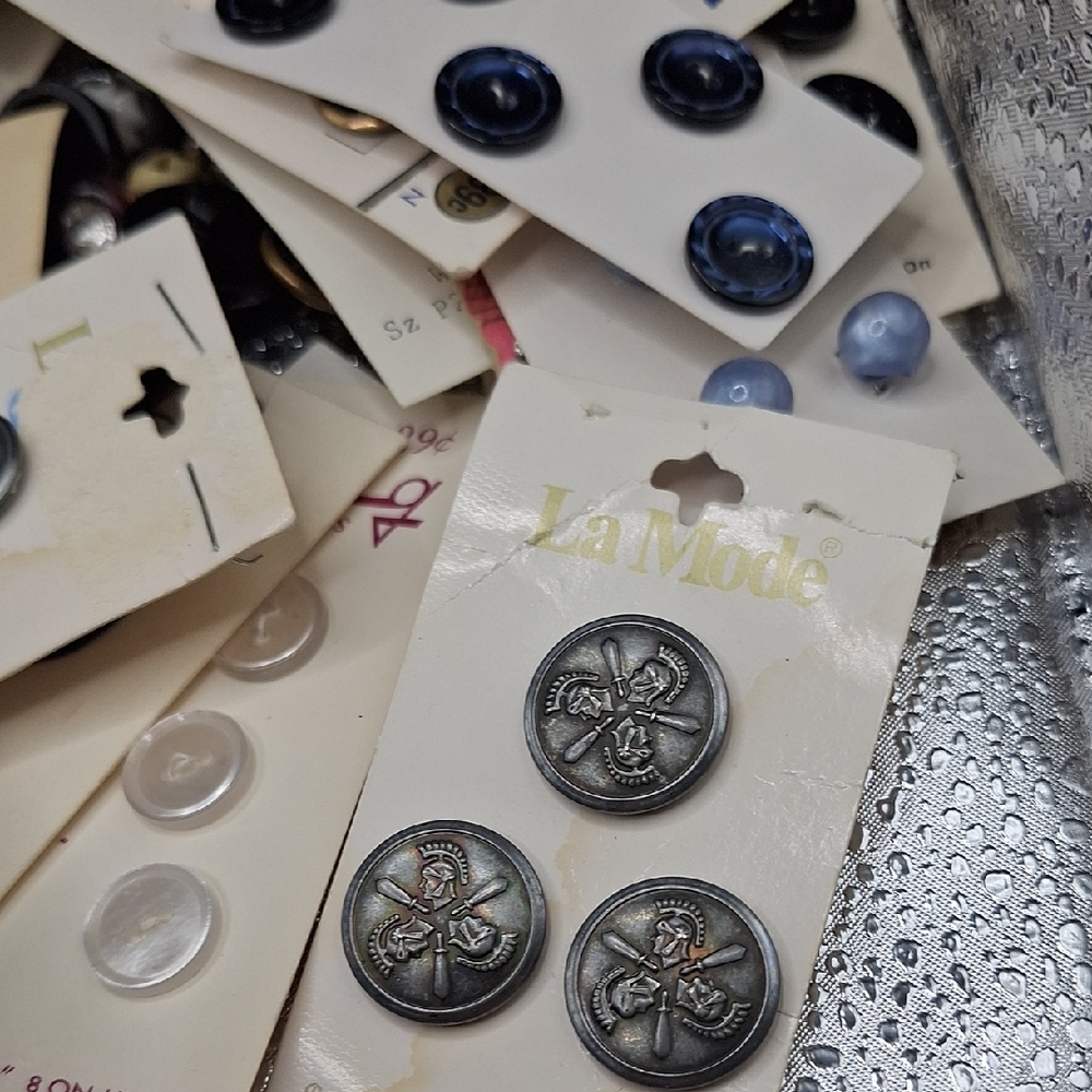 Vintage Button Set - Picture 6 of 11